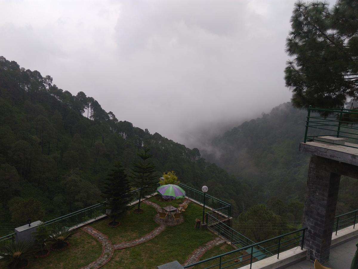 Forest Ville Hotel & Resort Kasauli Ngoại thất bức ảnh